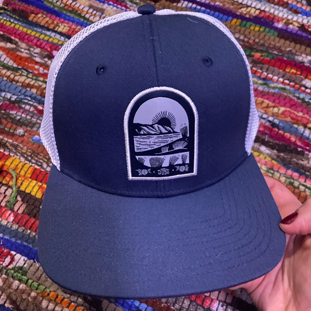 HEY DUDE TRUCKER HAT